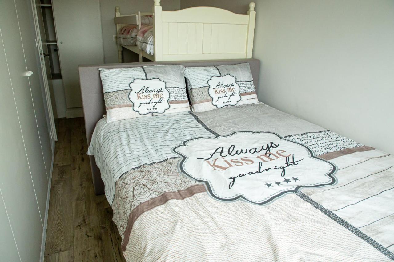 Bed & Beach Sydney Миделкерке Екстериор снимка